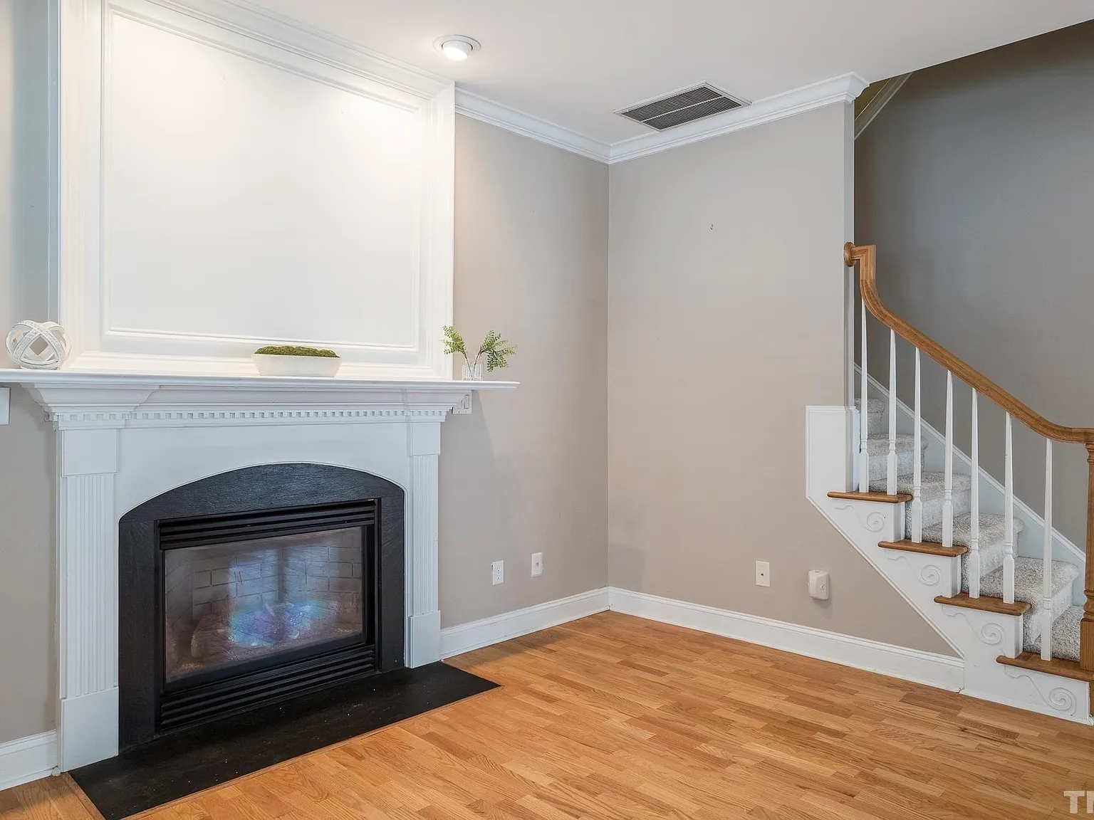 3 bed, 2.5 bath, 1504 sqft, $2,050 — Photo 4