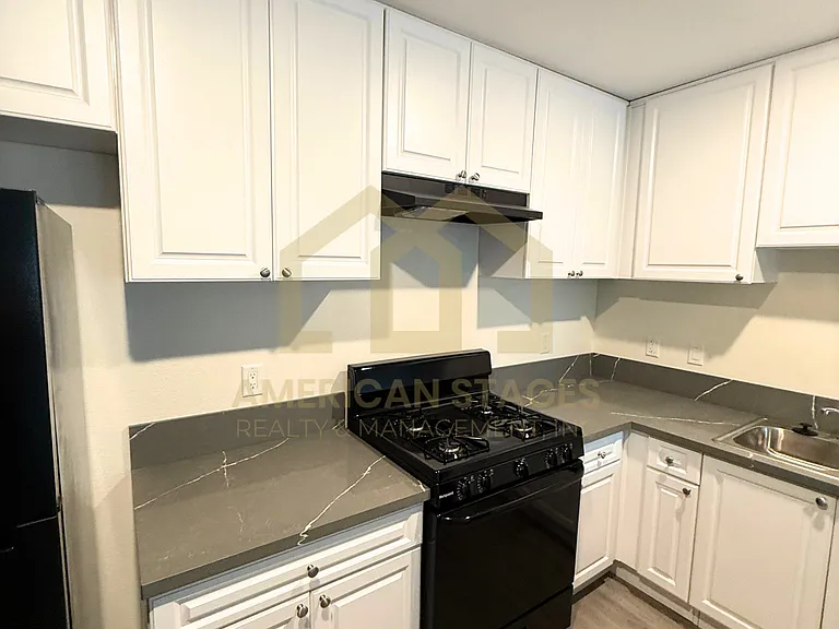 101 N Broadway — Photo 6