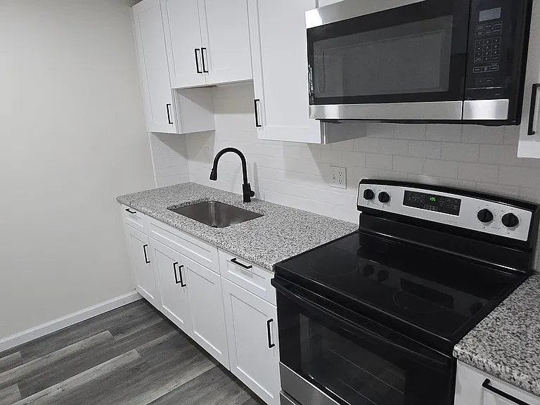 300 W Frack St — Photo 2