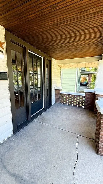 3 bed, 1.0 bath, 1102 sqft, $1,075 — Photo 2