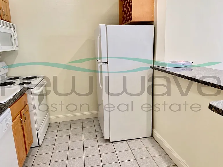 55 Queensberry St #7 — Photo 12