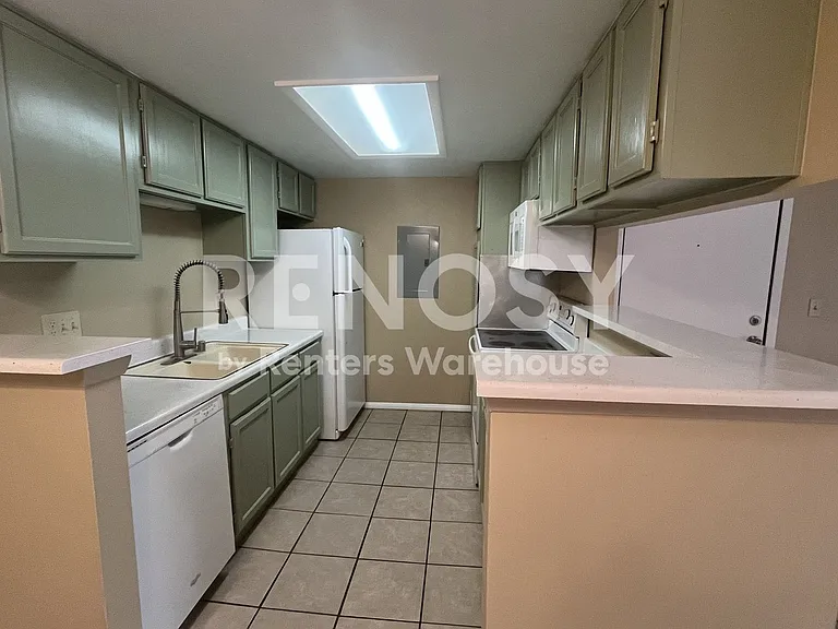 18043 E Ohio Ave #203 — Photo 5