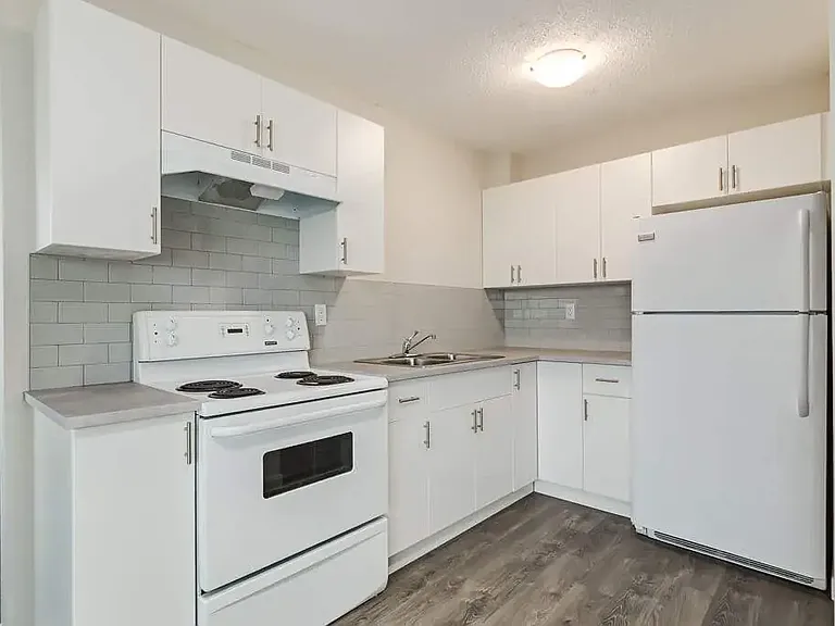 5327 A 38th Ave — Photo 24