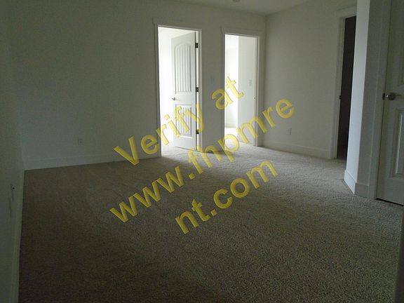 4th image of 827 E Grand Ave