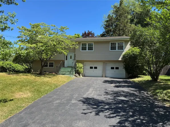 11 Lynbrook Road, Poughkeepsie, NY 12603