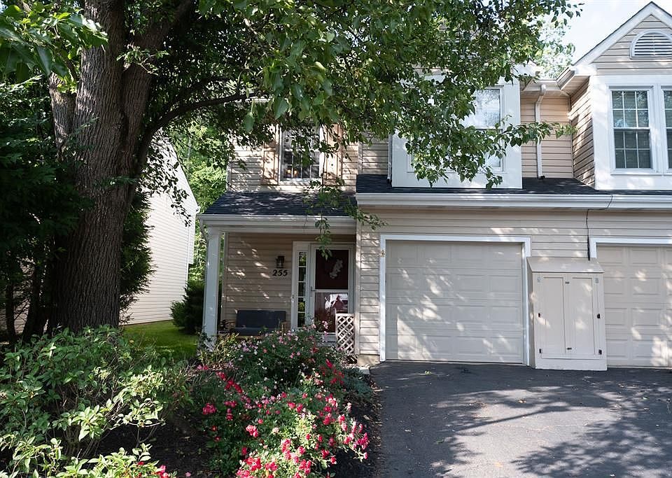 1st image of 255 Commons Dr