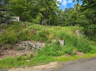 13 Stonehenge Rd, Jefferson Twp., NJ 07849