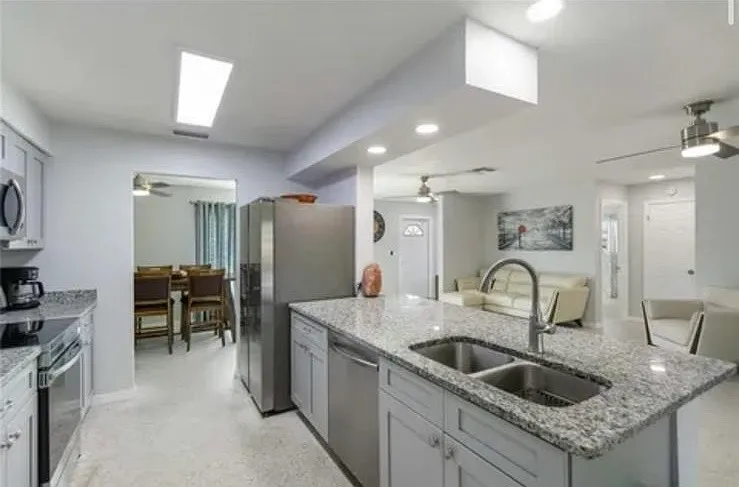 2 bed, 1300 sqft, $2,000 — Photo 4