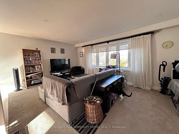 2nd image of 174 Cook St