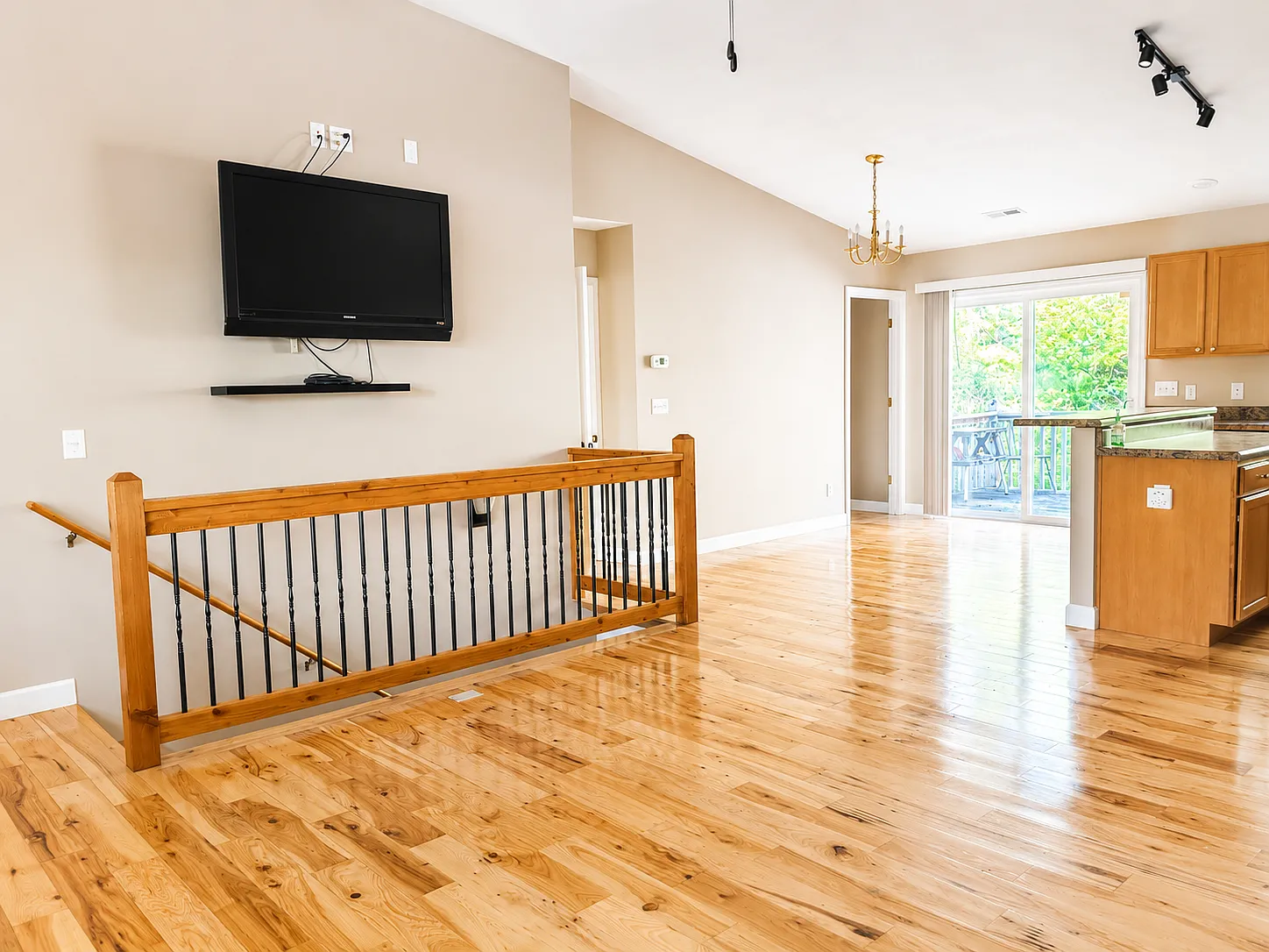 3 bed, 1165 sqft, $1,950 — Photo 4