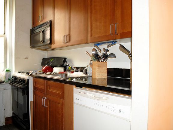 3rd image of 117-01 Park Lane South #C1c