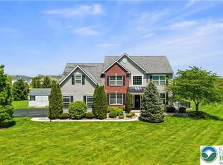 2255 Redwood Dr, Slatington, PA 18080