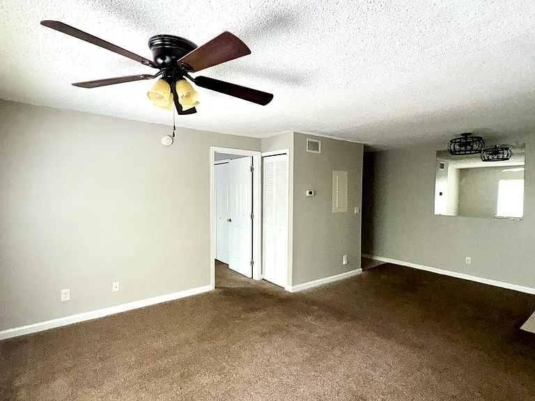Cedar Creek Apartments — Photo 2