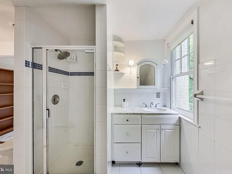 5809 Grosvenor Ln — Photo 25