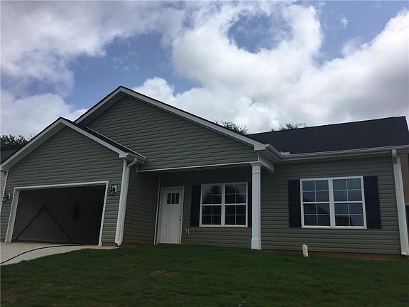 2nd image of 204 Ashwood Ln