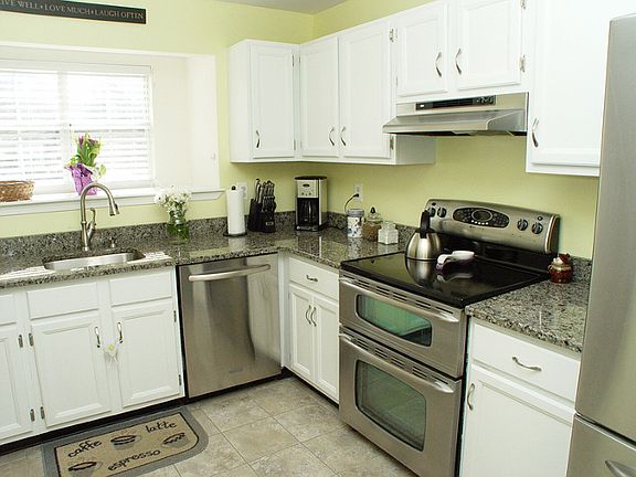 Kitchen updated with SS appliances and granite counters