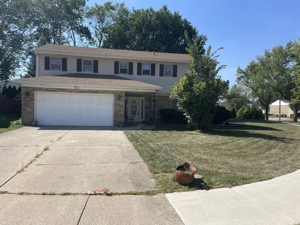 430 Winston Ct, Melrose Park, IL 60160