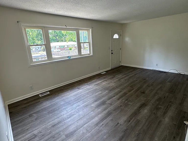 110 S Stovall St — Photo 9