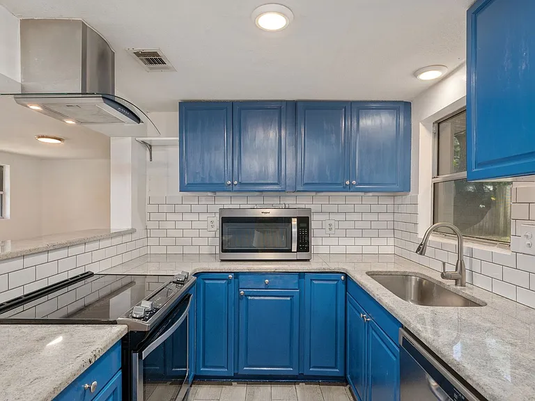 205 Pine St — Photo 12