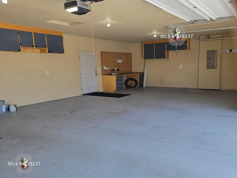 1815 Sunshine Ave — Photo 12