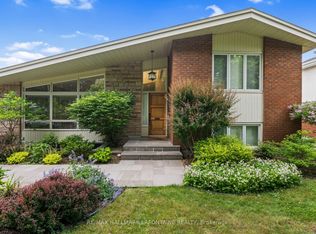 1886 Rideau Garden Dr, Ottawa, ON K1S 1G6