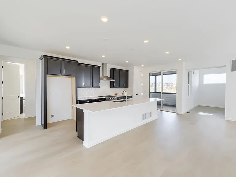 10940 Stanza Ln — Photo 8