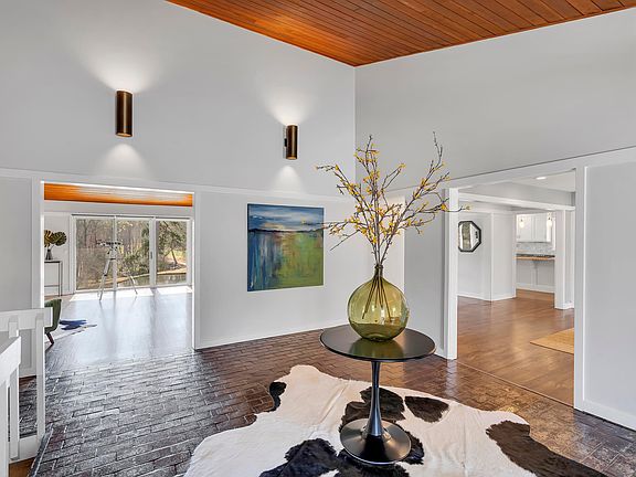 5th image of 119 Lowood Ln