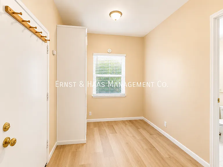 1641 Loma Ave #8 — Photo 4