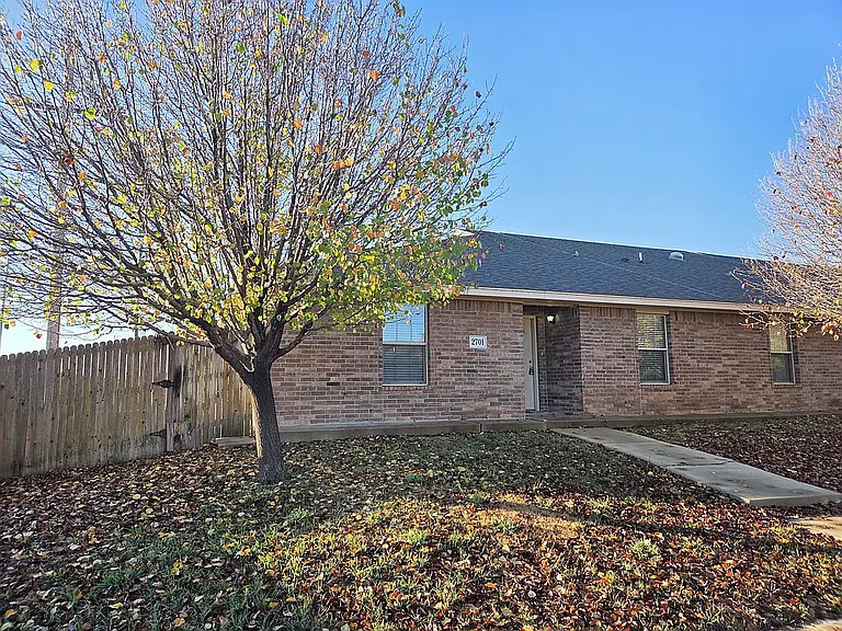 2700 2715 Steves Way — Photo 11