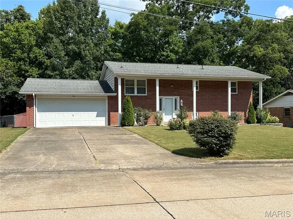 750 Strawberry Ln, Jackson, MO 63755