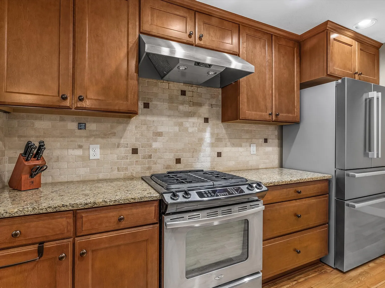 2 bed, 1597 sqft, $2,800 — Photo 4