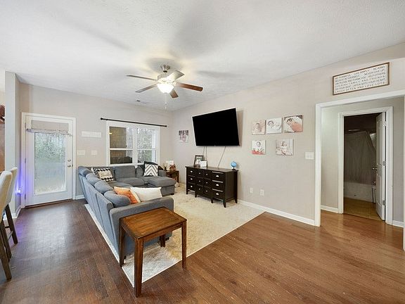 5th image of 2212 Winding Oak Dr