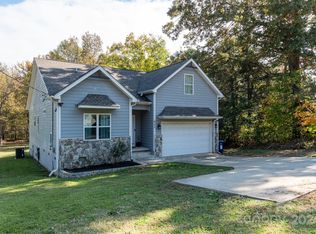 822 N Main St, Stanley, NC 28164