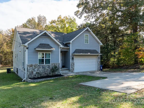 822 N Main St, Stanley, NC 28164