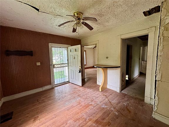 5th image of 361 Adelite Ave