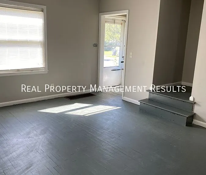 1208 Macarthur Dr — Photo 3