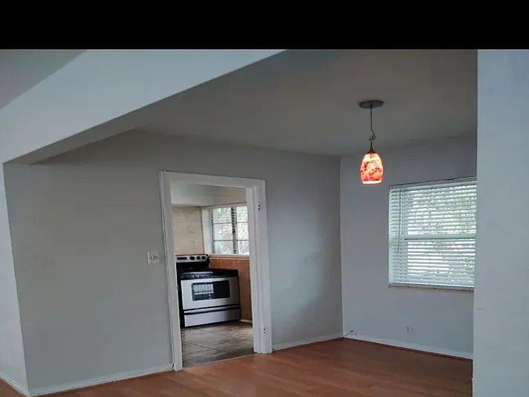 560 12th Ave NE #3 — Photo 10