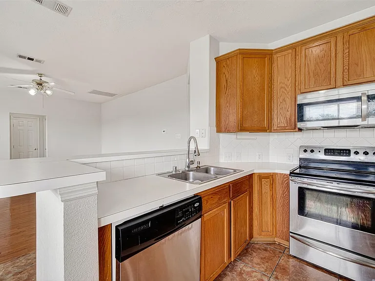 14603 Bladenboro Dr — Photo 23