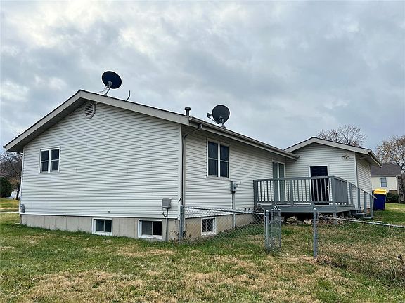 2nd image of 2322 Farnham Ln