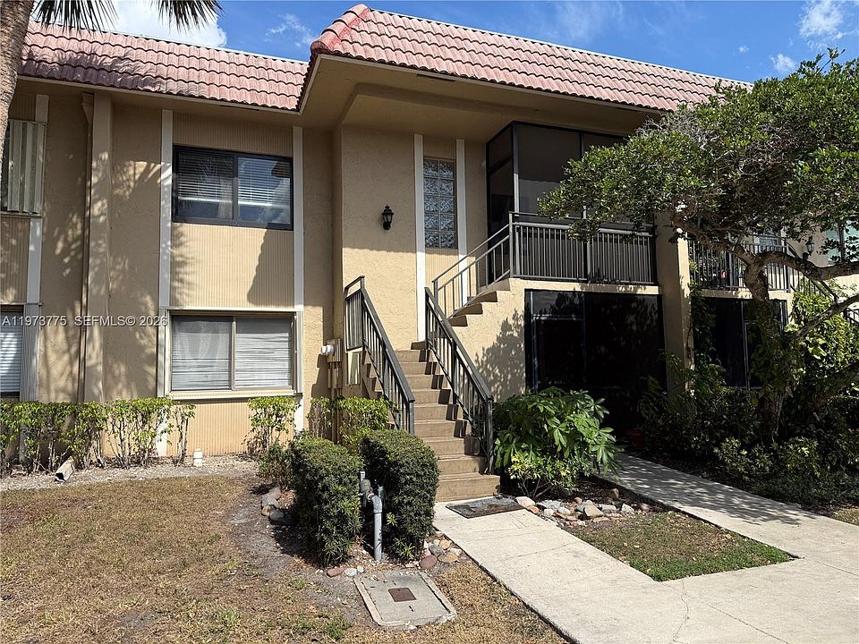 1st image of 302 Lakeview Dr APT 204