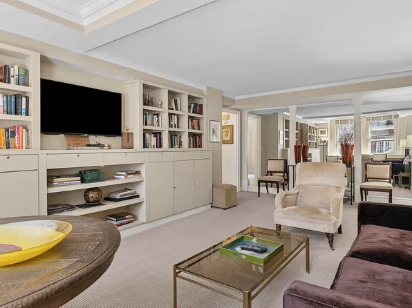 111 East 56th Street 1601 image 2 of 5