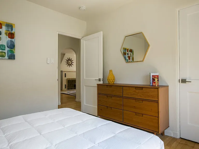 311 Richmond Dr SE — Photo 15