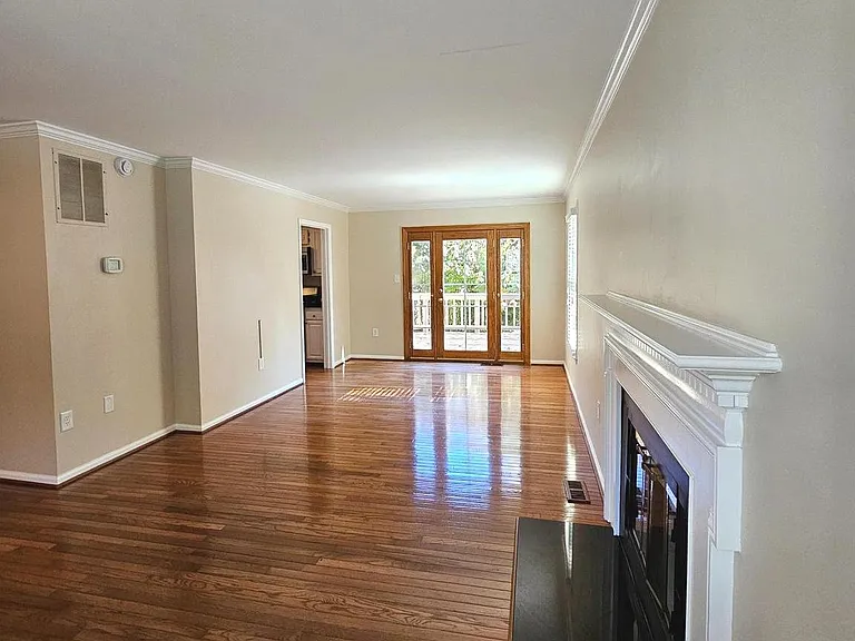 6413 Four Oaks Ln — Photo 8