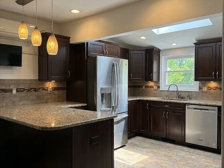 37 Lee Rd — Photo 3