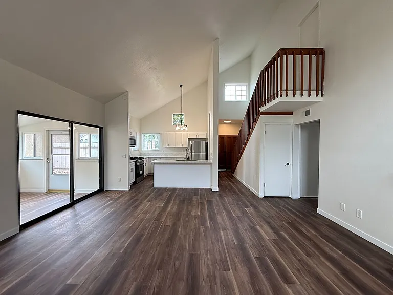 1422 Eagle Ct — Photo 8