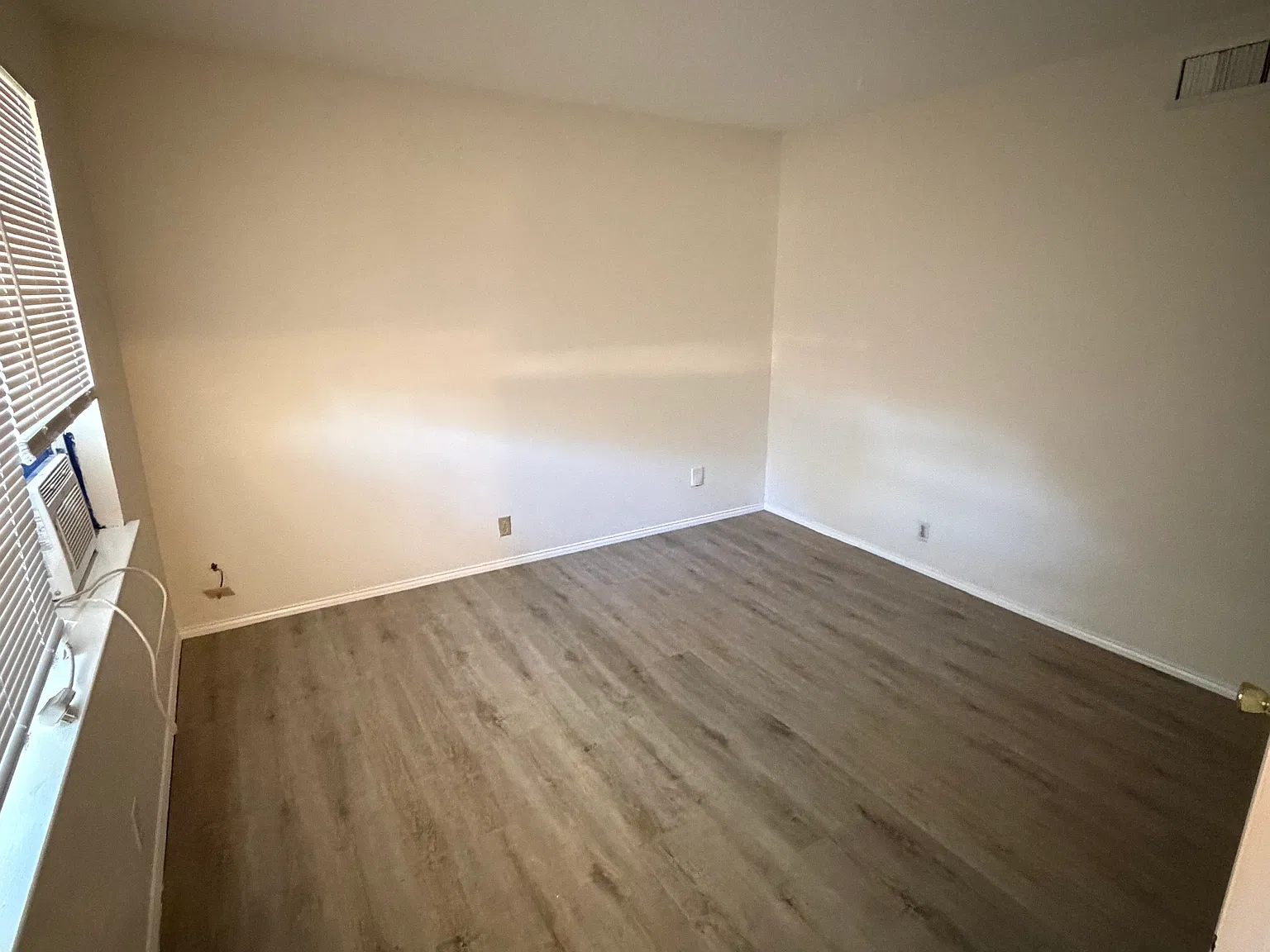 6 bed, 2239 sqft, $3,150 — Photo 2