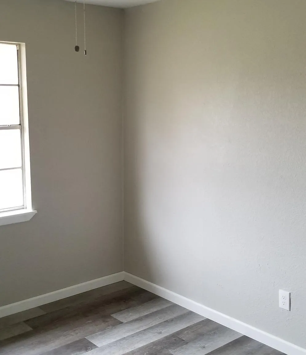 900 Wildwood Rd — Photo 2