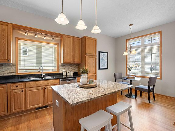 5th image of 5071 E Oak Point Dr