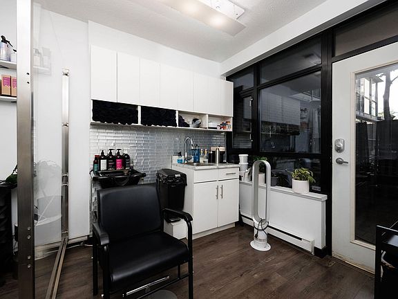 4th image of 1082 Hornby St