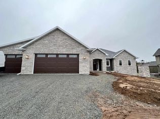 2624 Moose Creek Trl, Suamico, WI 54313